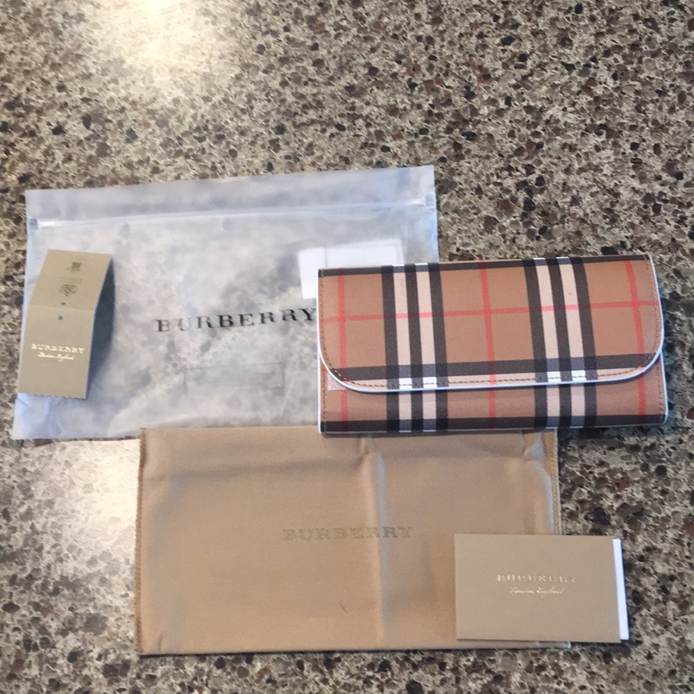 “ SOLD “ NWT Burberry Vintage Check Wallet - Picture 3 of 8